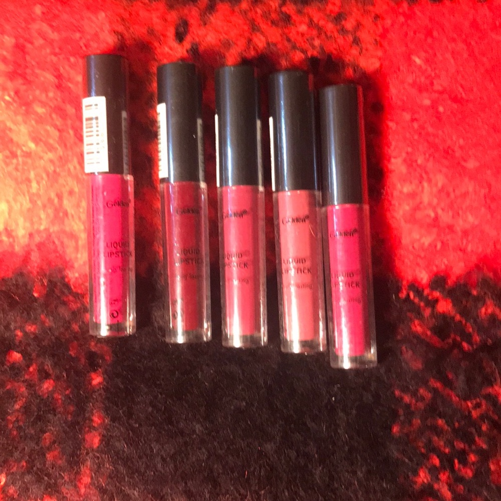 Liquid lipstick smudge proof